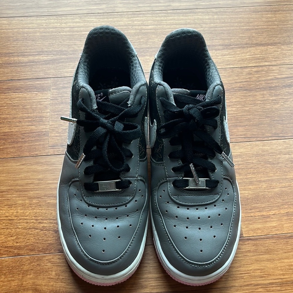 Vintage 2008 Air Force ones in good condition. Lightly worn and have little tear